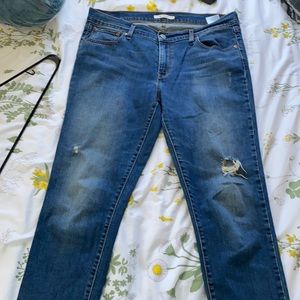 Cropped boyfriend jeans